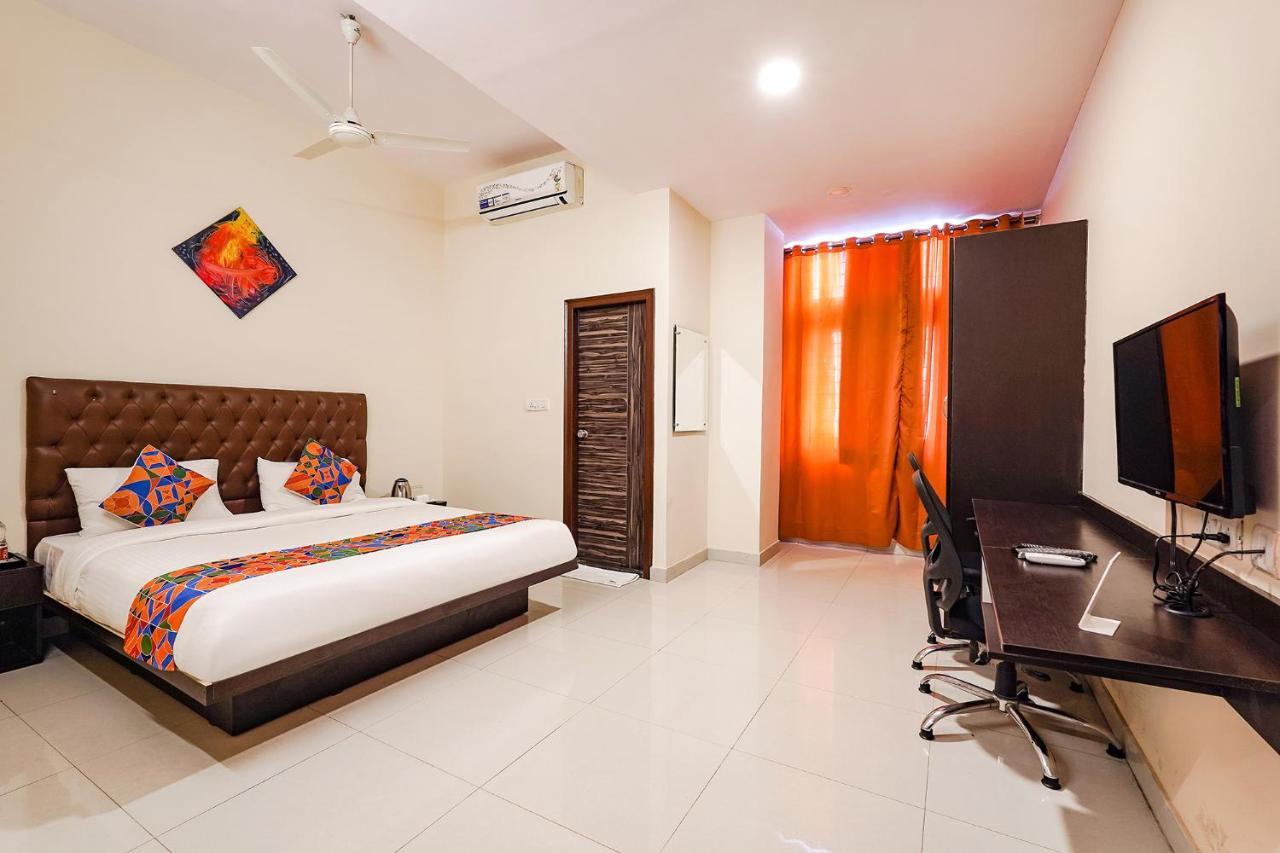 Fabhotel Leela Park Бангалор Екстериор снимка